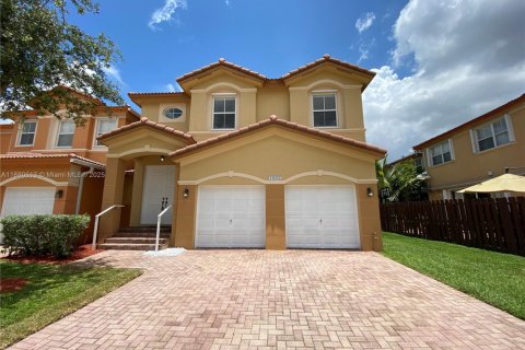 Adosado en alquiler en Doral, Florida, 4 dormitorios, 205.96 m2 № 1929281 - foto 2