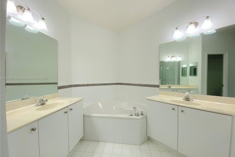 Adosado en alquiler en Doral, Florida, 4 dormitorios, 205.96 m2 № 1929281 - foto 27