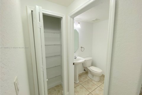 Adosado en alquiler en Doral, Florida, 4 dormitorios, 205.96 m2 № 1929281 - foto 7