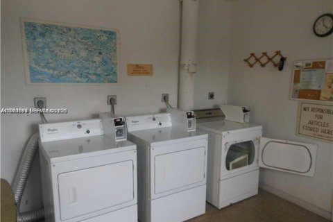 Condo in Dania Beach, Florida, 1 bedroom  № 2029737 - photo 9