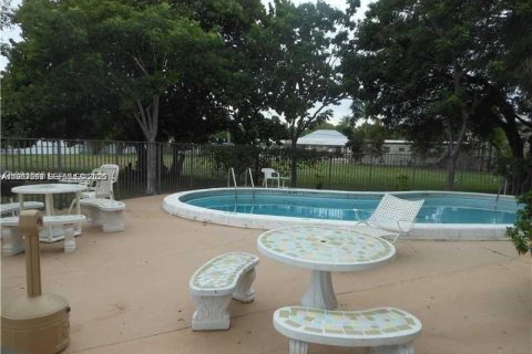 Condo in Dania Beach, Florida, 1 bedroom  № 2029737 - photo 11