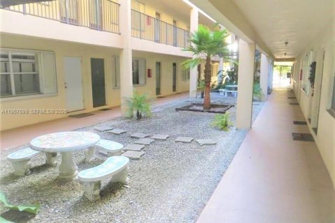 Condo in Dania Beach, Florida, 1 bedroom  № 2029737 - photo 12