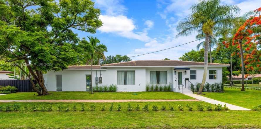 House in Biscayne Park, Florida 3 bedrooms, 168.25 sq.m. № 1728649