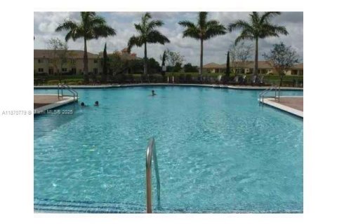 Condominio en alquiler en Homestead, Florida, 3 dormitorios, 108.6 m2 № 1922244 - foto 11