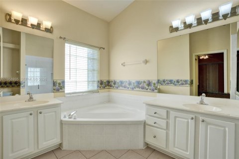 Casa en venta en Boynton Beach, Florida, 4 dormitorios, 209.12 m2 № 2027580 - foto 27