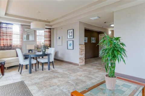 Condo in Miami Beach, Florida, 1 bedroom  № 1941390 - photo 4