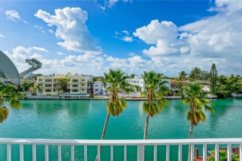 Condo in Miami Beach, Florida, 1 bedroom  № 1941390 - photo 15