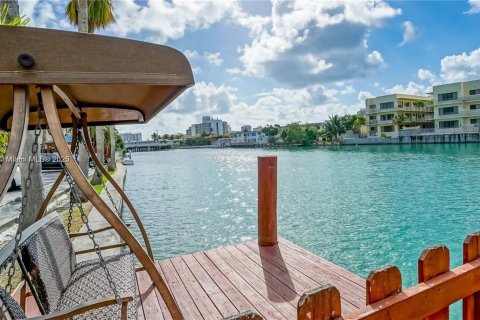 Condo in Miami Beach, Florida, 1 bedroom  № 1941390 - photo 24