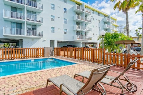 Condo in Miami Beach, Florida, 1 bedroom  № 1941390 - photo 25