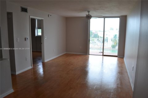 Condo in Miami Beach, Florida, 1 bedroom  № 1941390 - photo 6