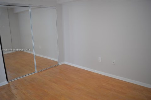 Condo in Miami Beach, Florida, 1 bedroom  № 1941390 - photo 12