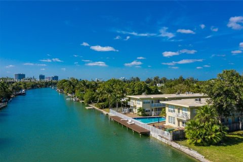 Condo in Miami Beach, Florida, 1 bedroom  № 1941390 - photo 30