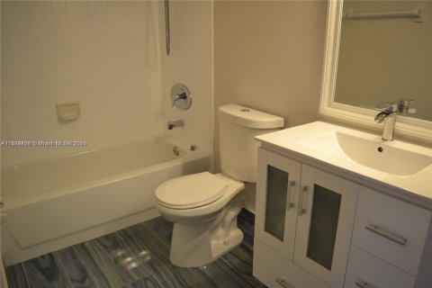 Condo in Miami Beach, Florida, 1 bedroom  № 1941390 - photo 13