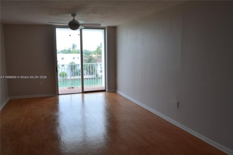 Condo in Miami Beach, Florida, 1 bedroom  № 1941390 - photo 7