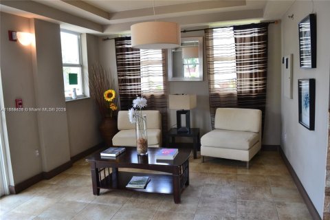 Condo in Miami Beach, Florida, 1 bedroom  № 1941390 - photo 3