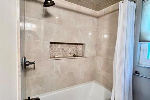 Casa en venta en Orlando, Florida, 3 dormitorios, 217.21 m2 № 1898647 - foto 21