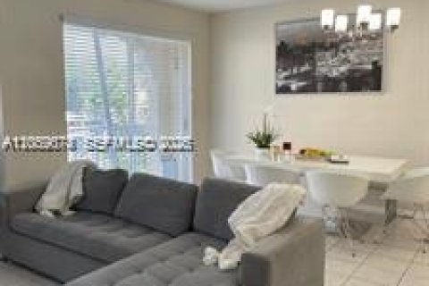 Copropriété à louer à Miami, Floride: 2 chambres, 112.04 m2 № 2169151 - photo 2
