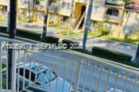 Copropriété à louer à Miami, Floride: 2 chambres, 112.04 m2 № 2169151 - photo 10