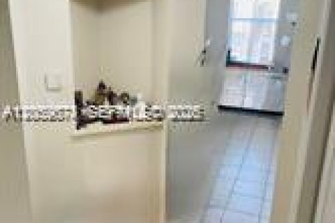 Copropriété à louer à Miami, Floride: 2 chambres, 112.04 m2 № 2169151 - photo 6