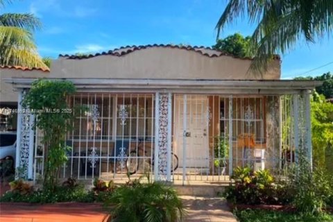 Casa en venta en Miami, Florida, 4 dormitorios, 153.29 m2 № 1727281 - foto 1
