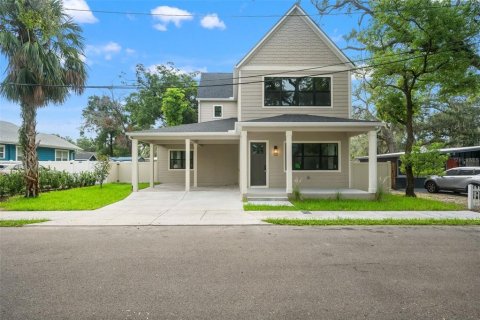 House in Tampa, Florida 4 bedrooms, 232.91 sq.m. № 2272804 - photo 3