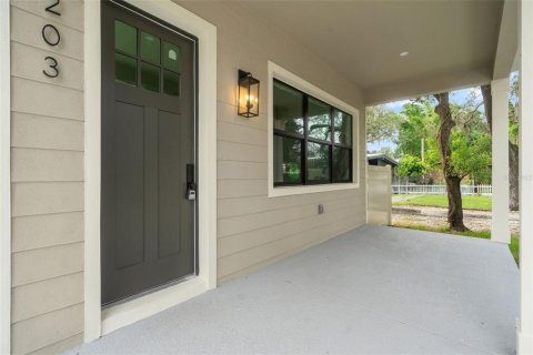 House in Tampa, Florida 4 bedrooms, 232.91 sq.m. № 2272804 - photo 4