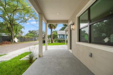 House in Tampa, Florida 4 bedrooms, 232.91 sq.m. № 2272804 - photo 5