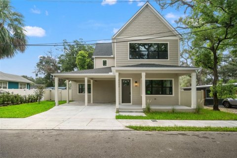 House in Tampa, Florida 4 bedrooms, 232.91 sq.m. № 2272804