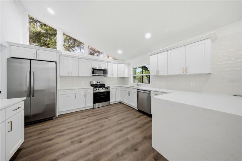 House in Valrico, Florida 4 bedrooms, 216.65 sq.m. № 2151662 - photo 8