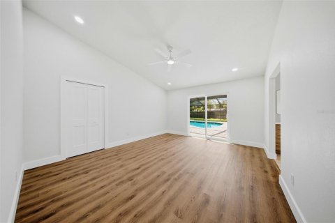 House in Valrico, Florida 4 bedrooms, 216.65 sq.m. № 2151662 - photo 14
