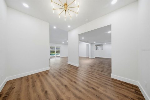 House in Valrico, Florida 4 bedrooms, 216.65 sq.m. № 2151662 - photo 20