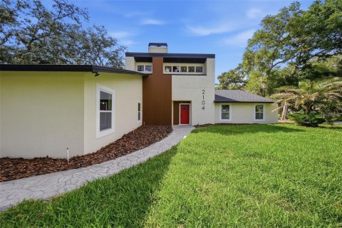 House in Valrico, Florida 4 bedrooms, 216.65 sq.m. № 2151662 - photo 2