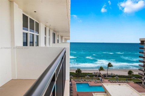 Condo in Hillsboro Beach, Florida, 2 bedrooms  № 2009010 - photo 12