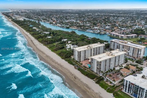 Condo in Hillsboro Beach, Florida, 2 bedrooms  № 2009010 - photo 22