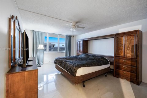 Condo in Hillsboro Beach, Florida, 2 bedrooms  № 2009010 - photo 9