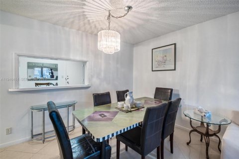 Condo in Hillsboro Beach, Florida, 2 bedrooms  № 2009010 - photo 7