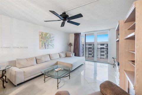 Condo in Hillsboro Beach, Florida, 2 bedrooms  № 2009010 - photo 5