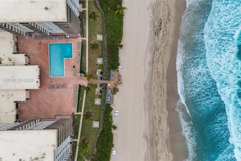 Condo in Hillsboro Beach, Florida, 2 bedrooms  № 2009010 - photo 2