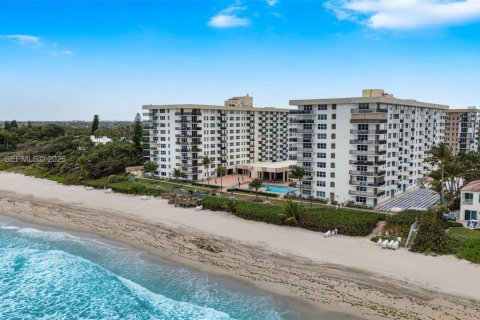 Condo in Hillsboro Beach, Florida, 2 bedrooms  № 2009010 - photo 19