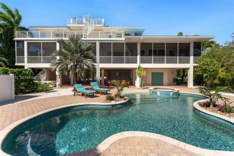 Casa en venta en Islamorada, Village of Islands, Florida, 5 dormitorios, 506.87 m2 № 2066565 - foto 11