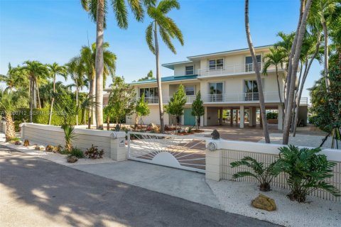 Casa en venta en Islamorada, Village of Islands, Florida, 5 dormitorios, 506.87 m2 № 2066565 - foto 12