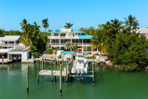Casa en Islamorada, Village of Islands, Florida 5 dormitorios, 506.87 m2 № 2066565