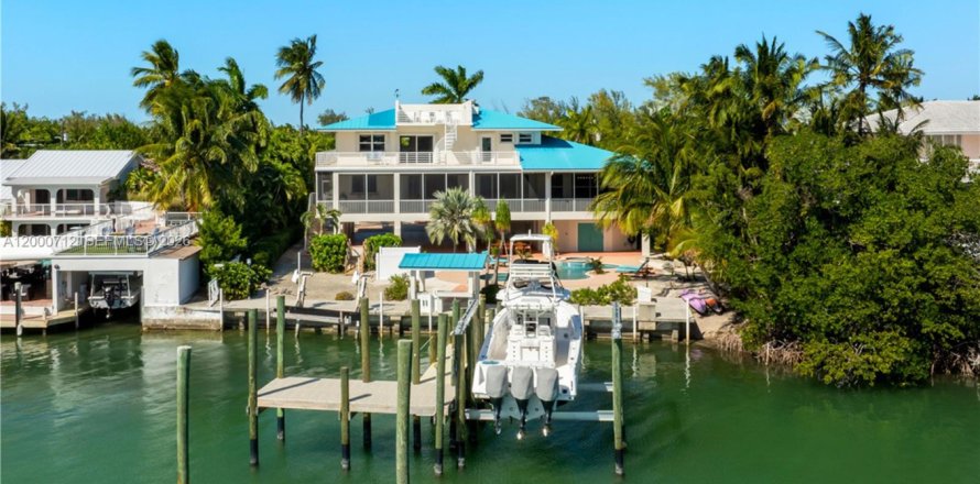 Casa en Islamorada, Village of Islands, Florida 5 dormitorios, 506.87 m2 № 2066565