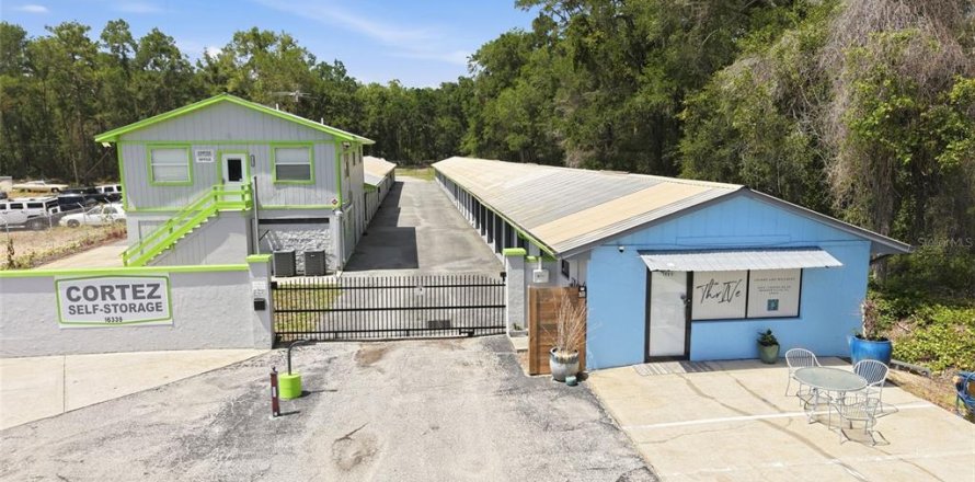 Immobilier commercial à Brooksville, Floride 1226.31 m2 № 2226591