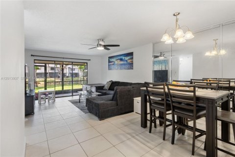 Copropriété à vendre à Coconut Creek, Floride: 2 chambres, 90.12 m2 № 2077841 - photo 3