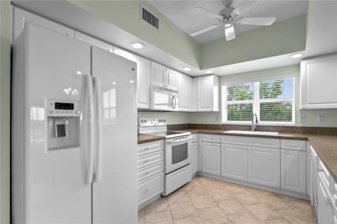 Condo in Largo, Florida, 3 bedrooms  № 2200448 - photo 8