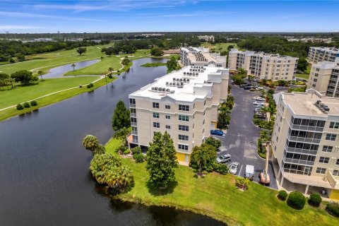 Condo in Largo, Florida, 3 bedrooms  № 2200448 - photo 21