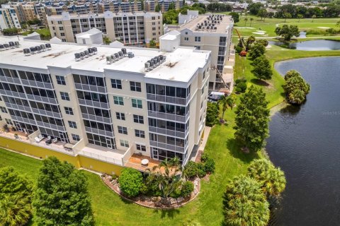 Condo in Largo, Florida, 3 bedrooms  № 2200448 - photo 20