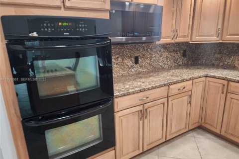 Снять в аренду таунхаус в Хайалиа, Флорида 3 спальни, 149.2м2, № 1988996 - фото 28