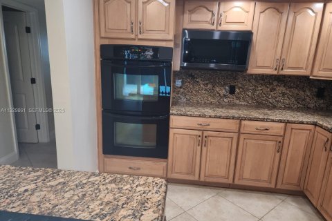 Снять в аренду таунхаус в Хайалиа, Флорида 3 спальни, 149.2м2, № 1988996 - фото 24